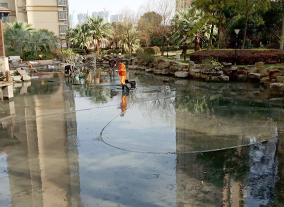 鲁山景观池淤泥清理